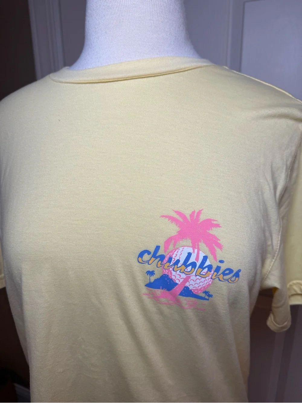 Chubbies Yellow Short Sleeve Tee with Pink & Blue Palm Tree and Golf Logo-Size M